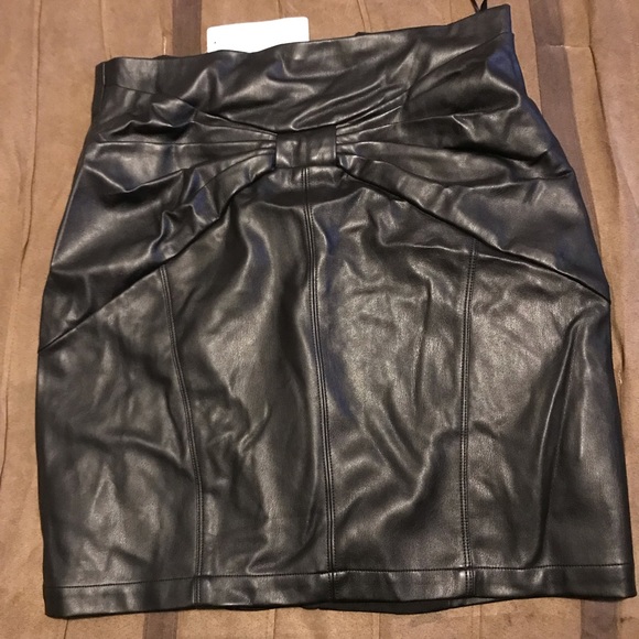 🎀Brand New Bow Front Mixed Fabric Leather Skirt🎀 - Picture 2 of 5